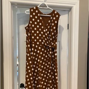 It’s the Pretty Woman dress! V neck crossover polka dots -- poly-blend.
